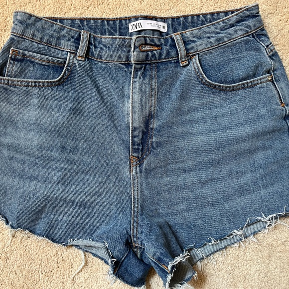 Zara Jean shorts w tattered edges - Picture 1 of 3